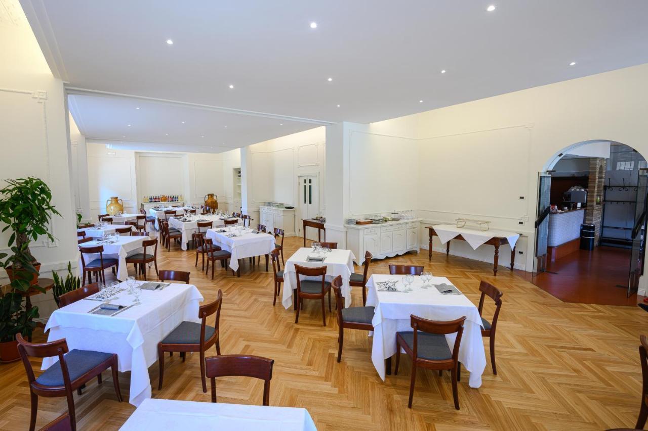 Hotel Moderno Асизи Екстериор снимка