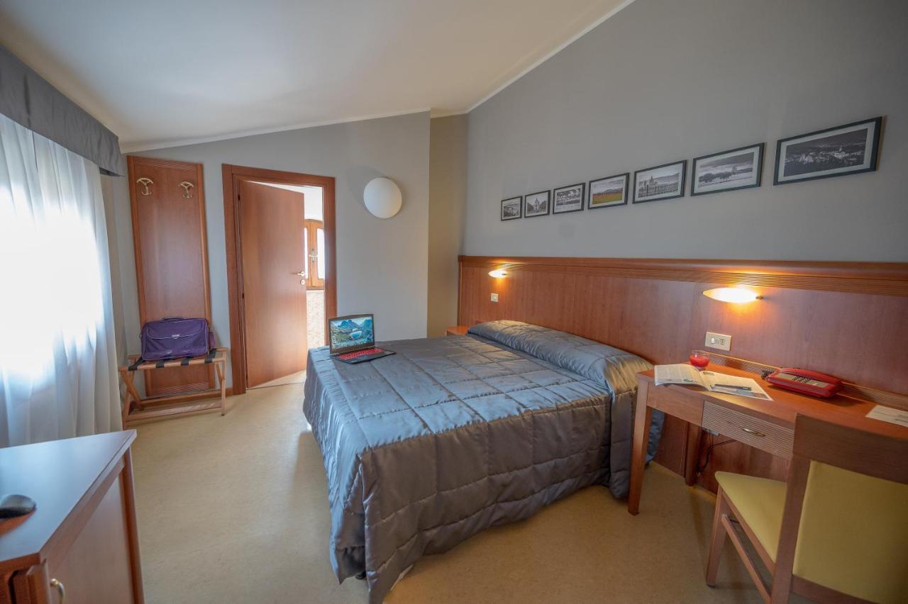 Hotel Moderno Асизи Екстериор снимка