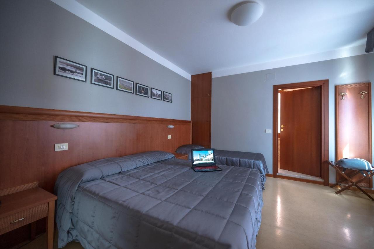 Hotel Moderno Асизи Екстериор снимка