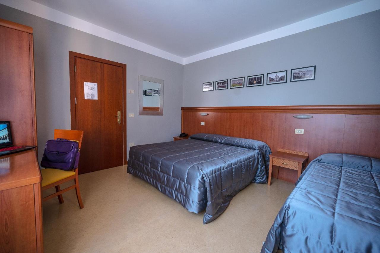 Hotel Moderno Асизи Екстериор снимка