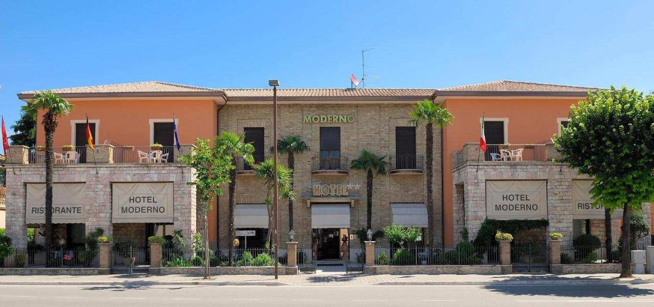 Hotel Moderno Асизи Екстериор снимка