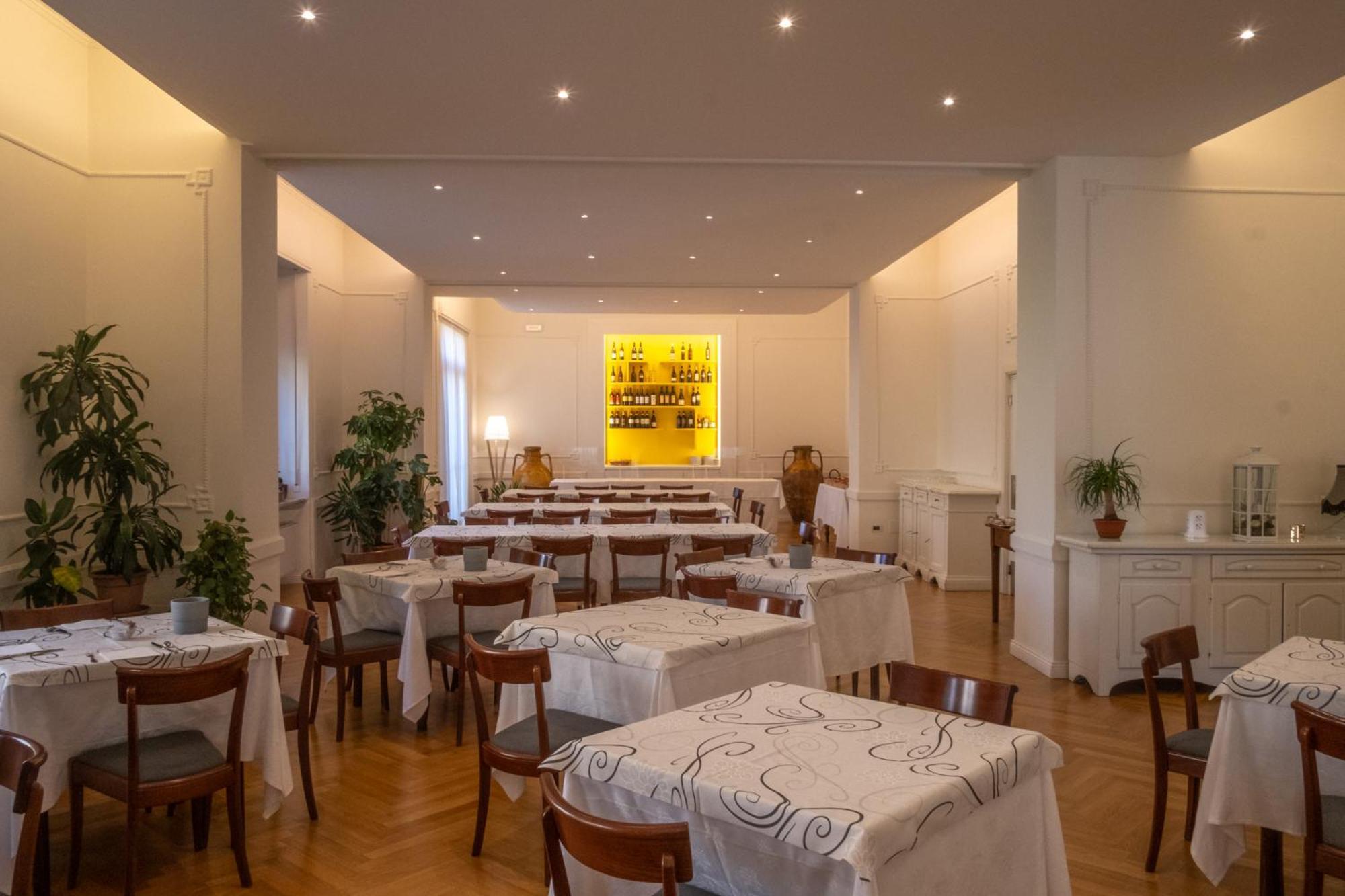 Hotel Moderno Асизи Екстериор снимка