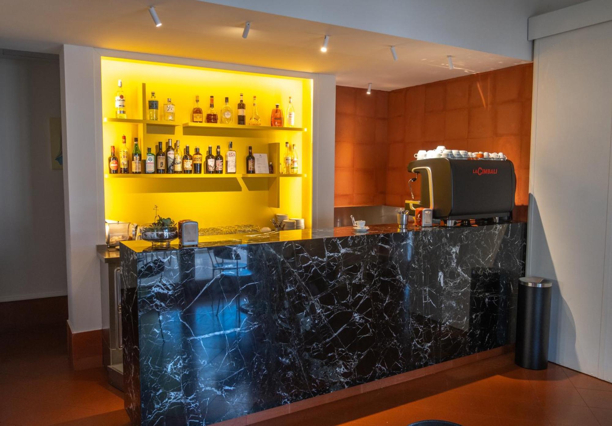 Hotel Moderno Асизи Екстериор снимка