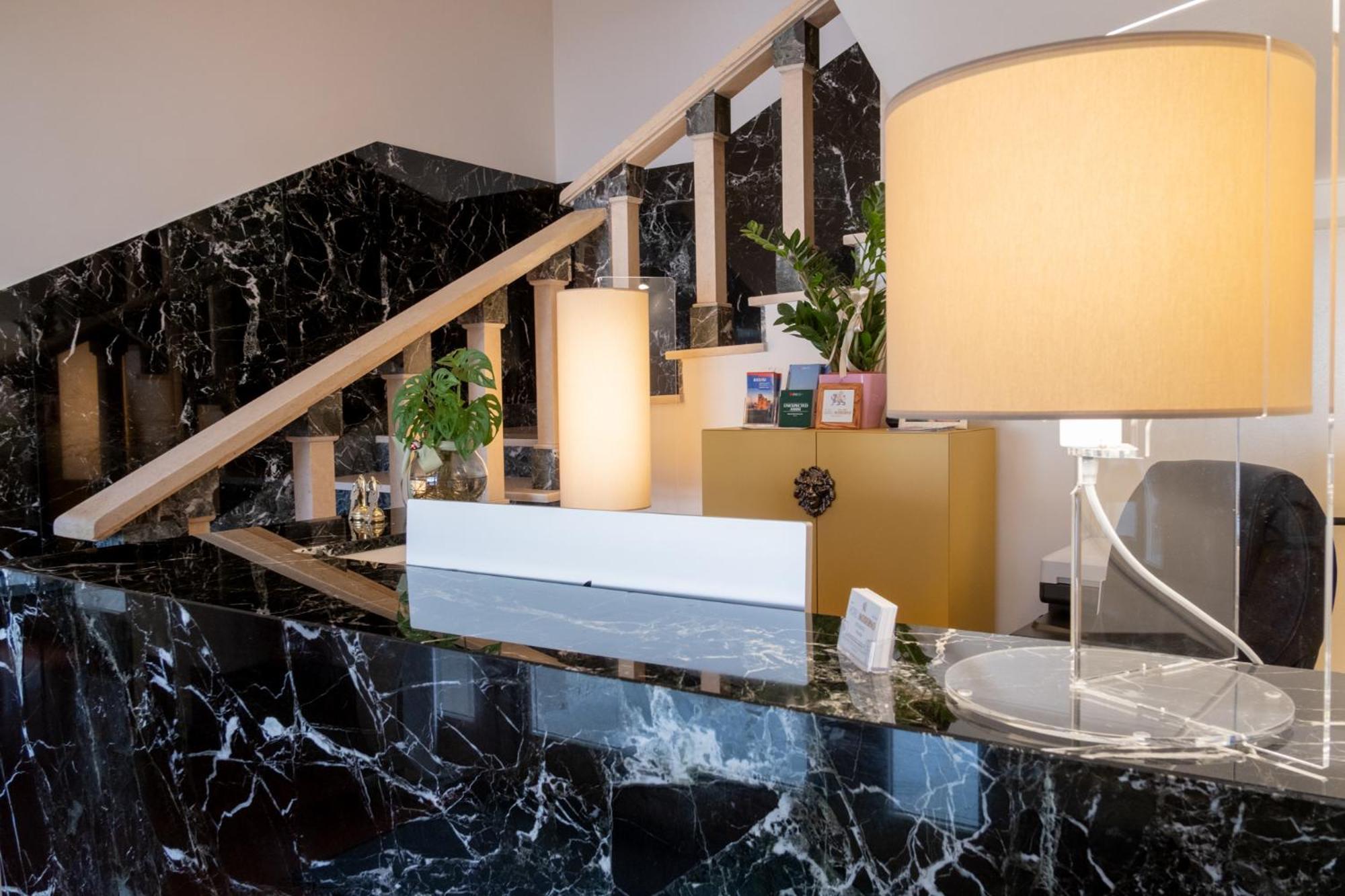 Hotel Moderno Асизи Екстериор снимка