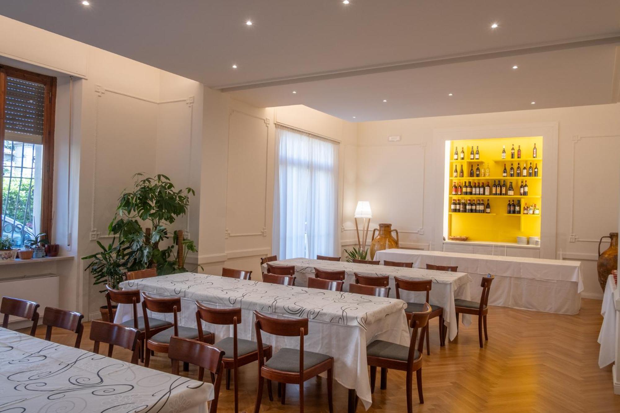 Hotel Moderno Асизи Екстериор снимка