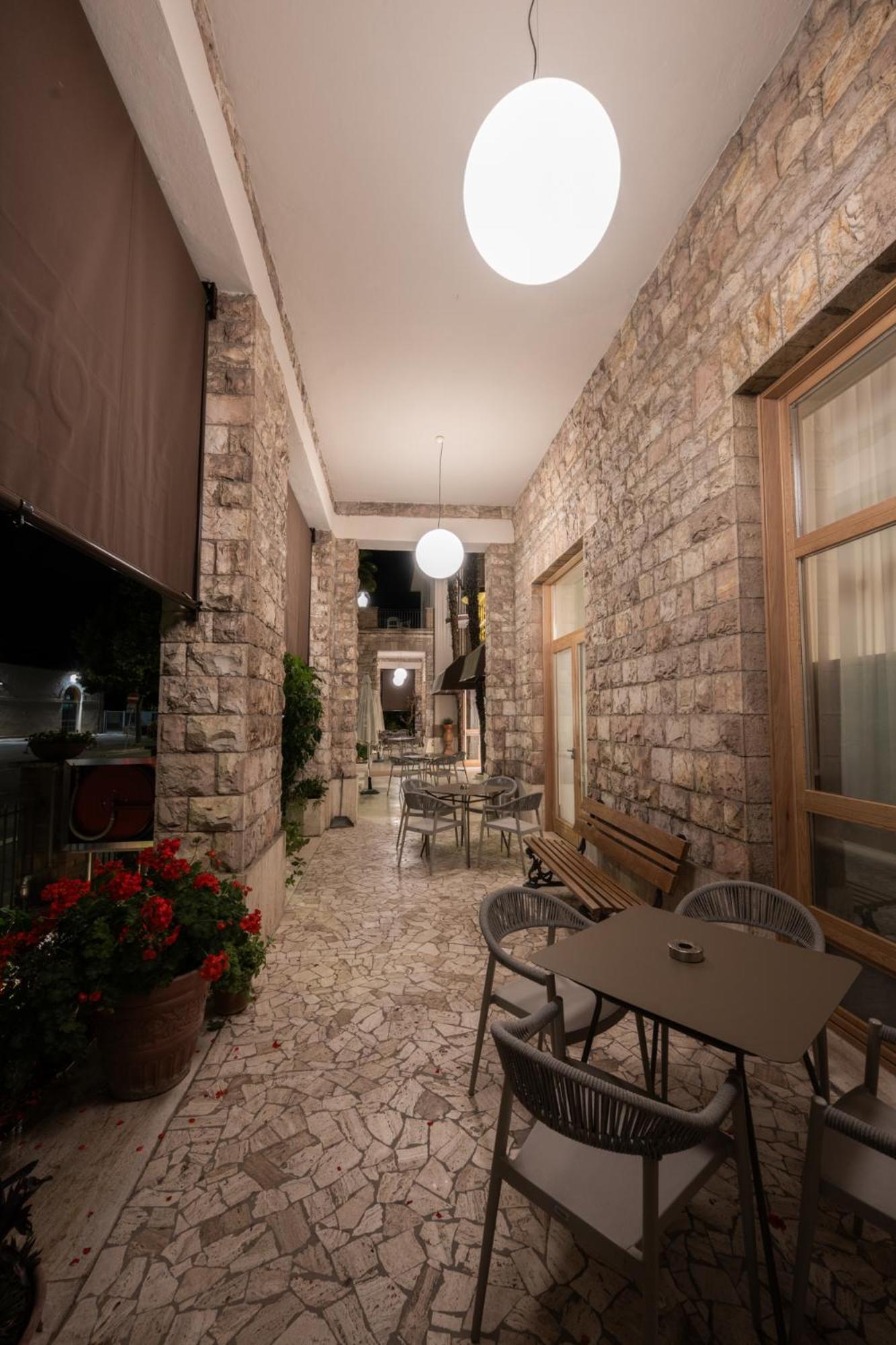 Hotel Moderno Асизи Екстериор снимка