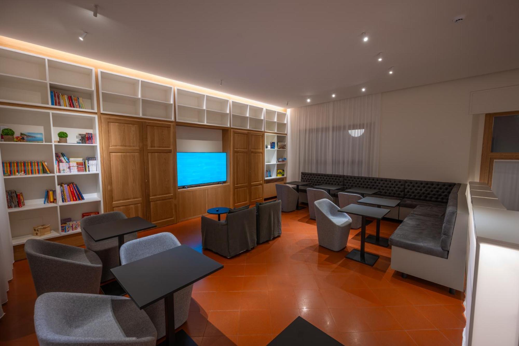 Hotel Moderno Асизи Екстериор снимка