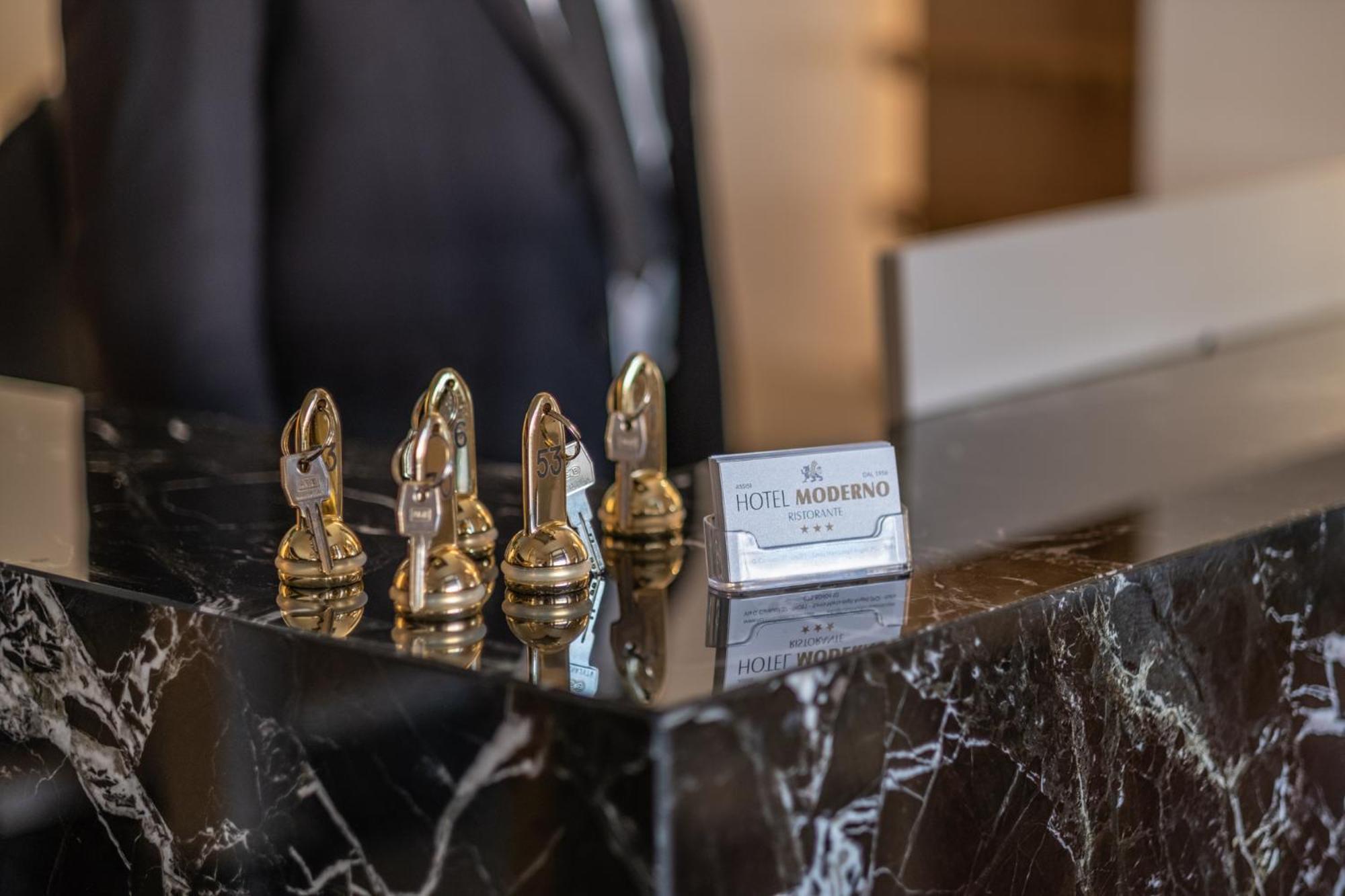 Hotel Moderno Асизи Екстериор снимка