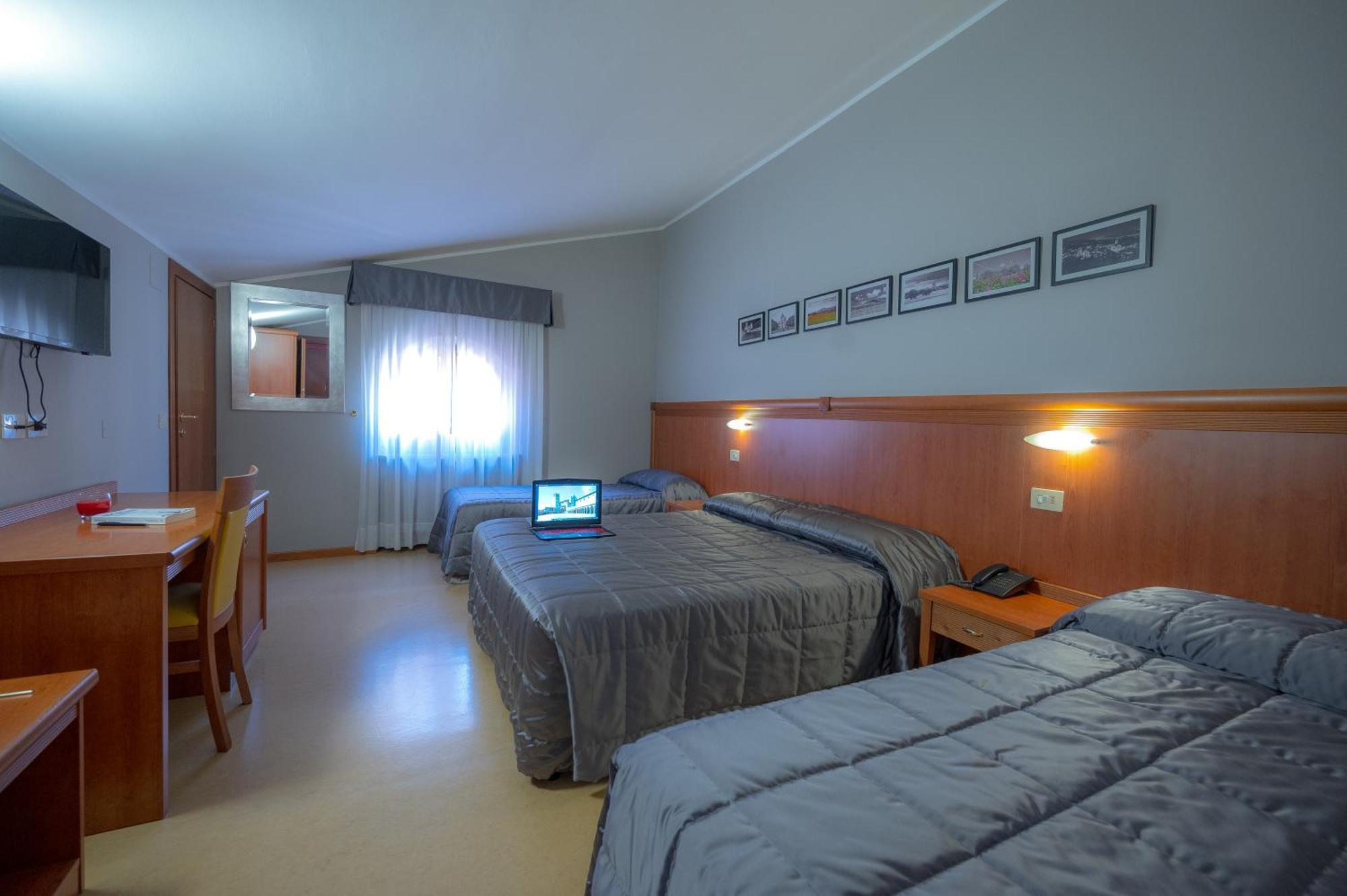 Hotel Moderno Асизи Екстериор снимка