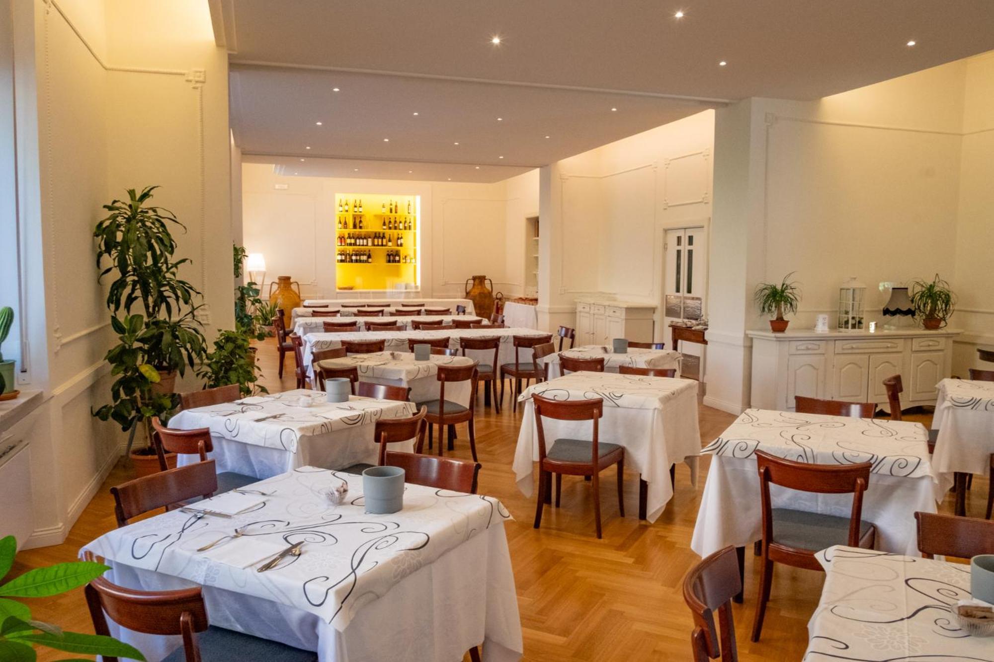 Hotel Moderno Асизи Екстериор снимка