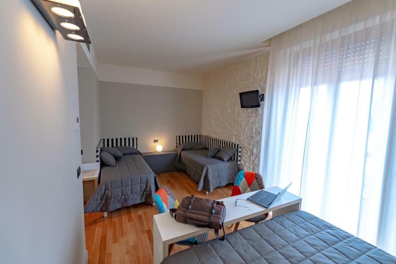 Hotel Moderno Асизи Екстериор снимка