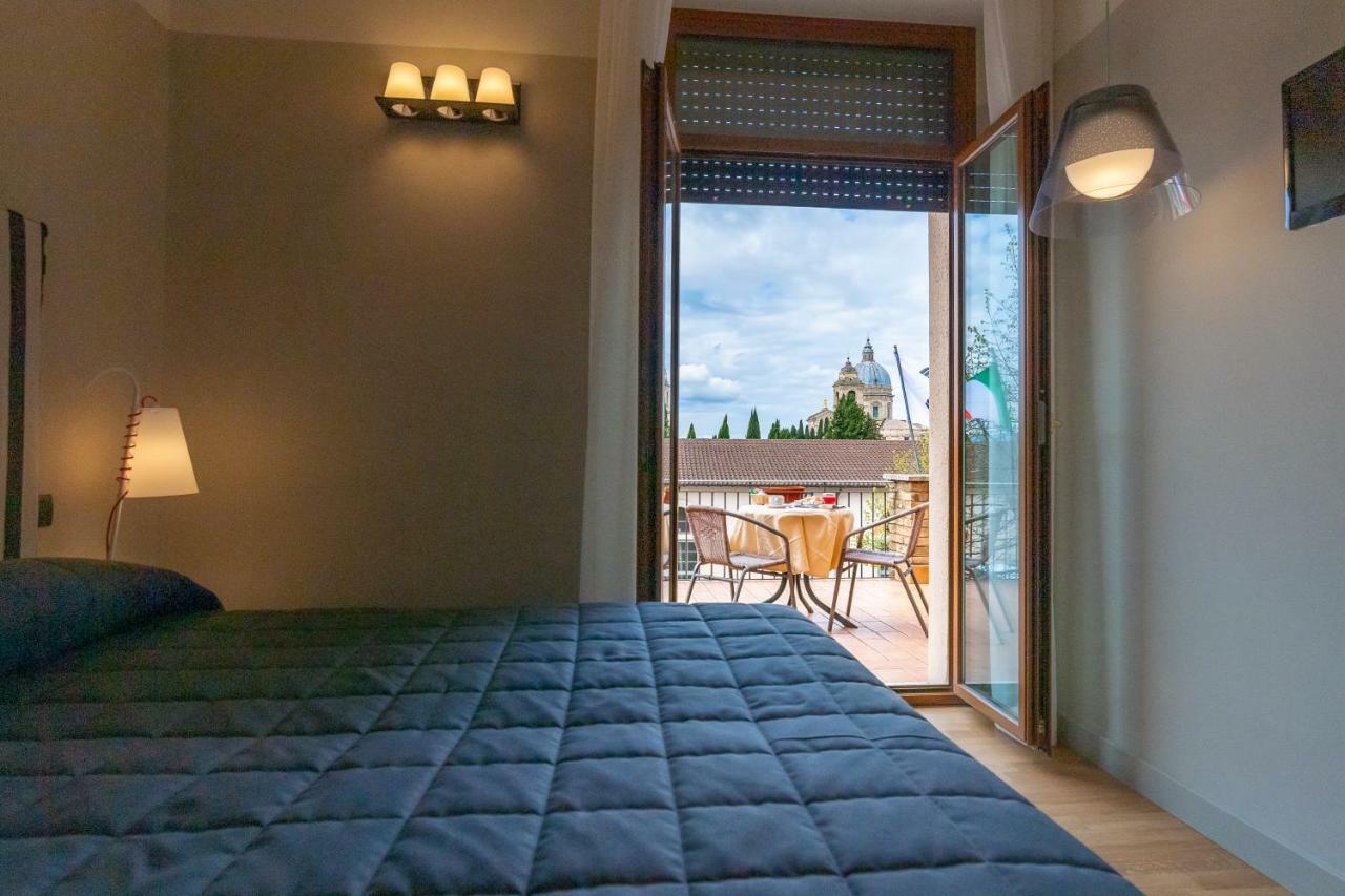Hotel Moderno Асизи Екстериор снимка
