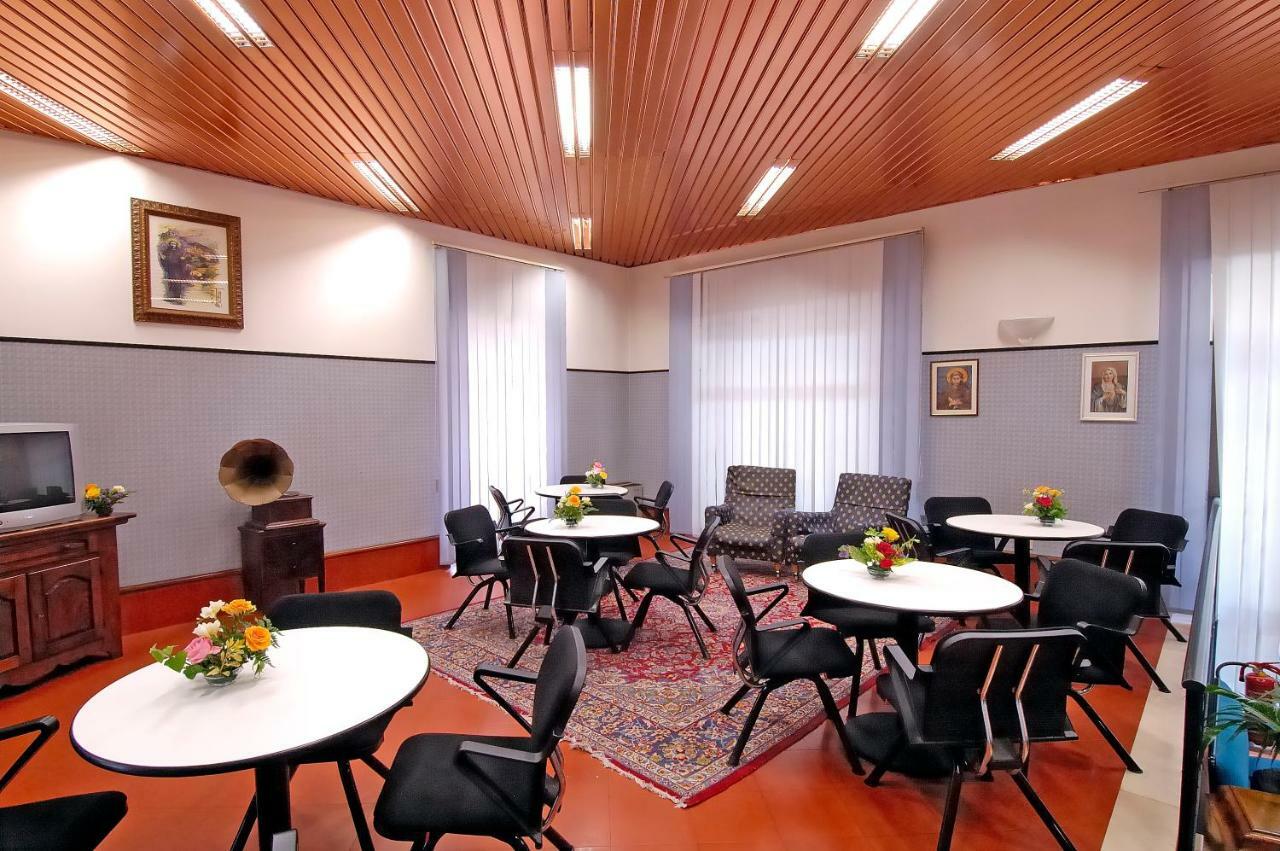 Hotel Moderno Асизи Екстериор снимка