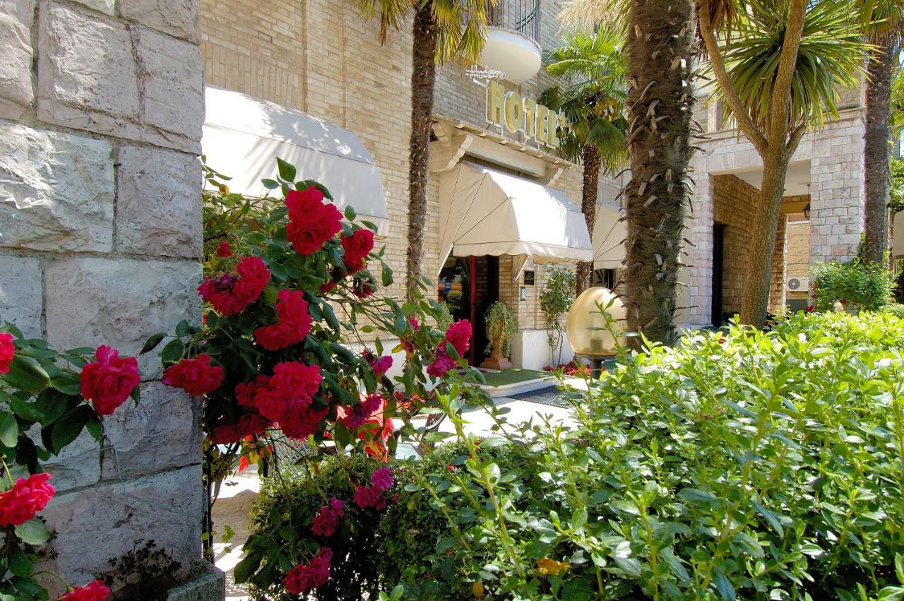 Hotel Moderno Асизи Екстериор снимка