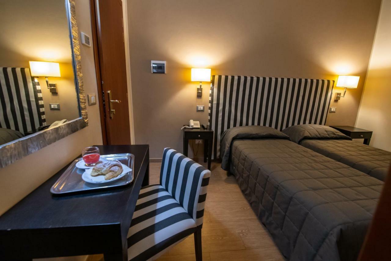 Hotel Moderno Асизи Екстериор снимка