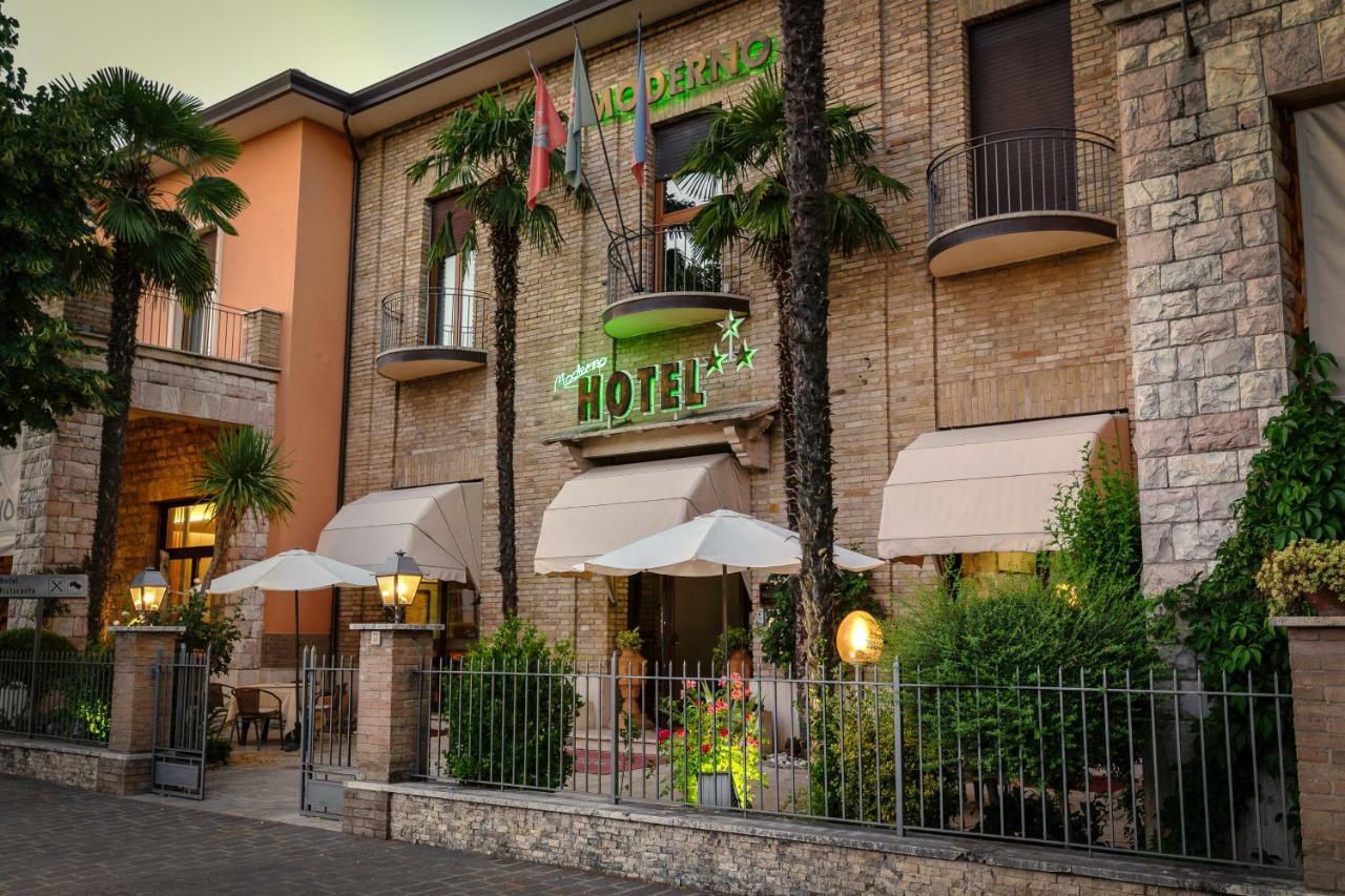 Hotel Moderno Асизи Екстериор снимка