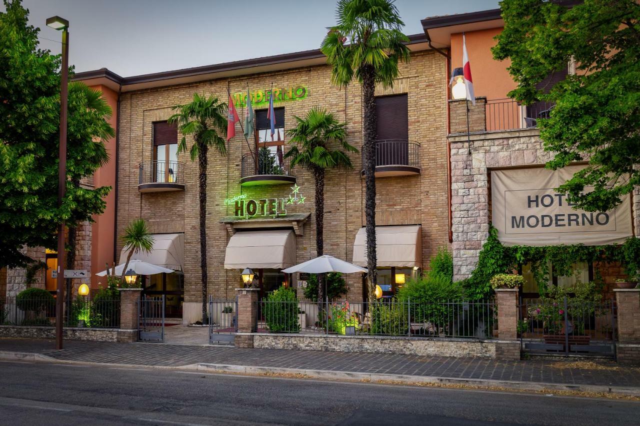 Hotel Moderno Асизи Екстериор снимка